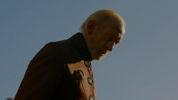 extant_GameOfThrones_4x02-TheLionAndTheRose_5475