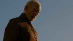 extant_GameOfThrones_4x02-TheLionAndTheRose_5478
