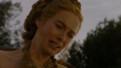 extant_GameOfThrones_4x02-TheLionAndTheRose_5501