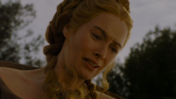 extant_GameOfThrones_4x02-TheLionAndTheRose_5502
