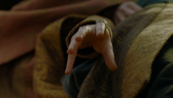 extant_GameOfThrones_4x02-TheLionAndTheRose_5507