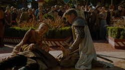 extant_GameOfThrones_4x02-TheLionAndTheRose_5512