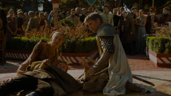 extant_GameOfThrones_4x02-TheLionAndTheRose_5513