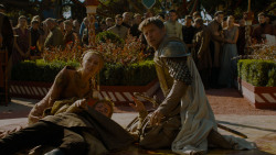 extant_GameOfThrones_4x02-TheLionAndTheRose_5515
