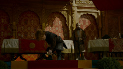 extant_GameOfThrones_4x02-TheLionAndTheRose_5516
