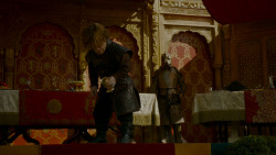 extant_GameOfThrones_4x02-TheLionAndTheRose_5520