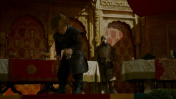 extant_GameOfThrones_4x02-TheLionAndTheRose_5521