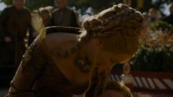 extant_GameOfThrones_4x02-TheLionAndTheRose_5538
