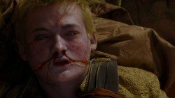 extant_GameOfThrones_4x02-TheLionAndTheRose_5542