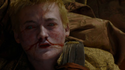 extant_GameOfThrones_4x02-TheLionAndTheRose_5544