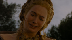 extant_GameOfThrones_4x02-TheLionAndTheRose_5558