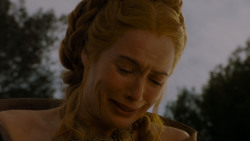extant_GameOfThrones_4x02-TheLionAndTheRose_5559