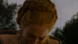extant_GameOfThrones_4x02-TheLionAndTheRose_5560