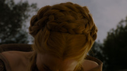 extant_GameOfThrones_4x02-TheLionAndTheRose_5561
