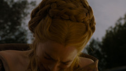 extant_GameOfThrones_4x02-TheLionAndTheRose_5563