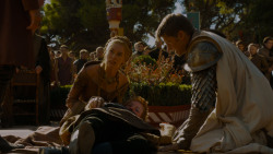 extant_GameOfThrones_4x02-TheLionAndTheRose_5581