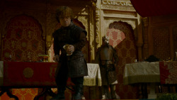 extant_GameOfThrones_4x02-TheLionAndTheRose_5585