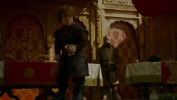 extant_GameOfThrones_4x02-TheLionAndTheRose_5586