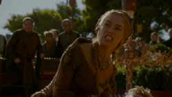 extant_GameOfThrones_4x02-TheLionAndTheRose_5589