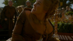 extant_GameOfThrones_4x02-TheLionAndTheRose_5604