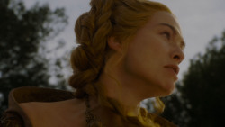 extant_GameOfThrones_4x02-TheLionAndTheRose_5609