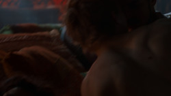 extant_GameOfThrones_4x03-BreakerOfChains_3389