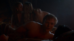 extant_GameOfThrones_4x03-BreakerOfChains_3502