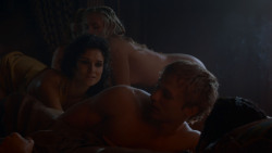 extant_GameOfThrones_4x03-BreakerOfChains_3507