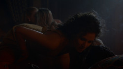 extant_GameOfThrones_4x03-BreakerOfChains_3517