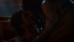 extant_GameOfThrones_4x03-BreakerOfChains_3524
