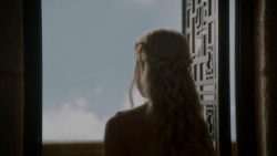 extant_GameOfThrones_4x05-FirstOfHisName_0900