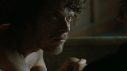 extant_GameOfThrones_4x06-TheLawsOfGodsAndMen_1814