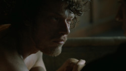 extant_GameOfThrones_4x06-TheLawsOfGodsAndMen_1815