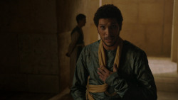 extant_GameOfThrones_4x06-TheLawsOfGodsAndMen_2464