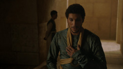 extant_GameOfThrones_4x06-TheLawsOfGodsAndMen_2476