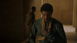 extant_GameOfThrones_4x06-TheLawsOfGodsAndMen_2477