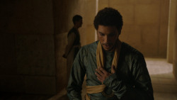 extant_GameOfThrones_4x06-TheLawsOfGodsAndMen_2479