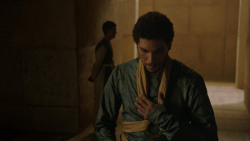 extant_GameOfThrones_4x06-TheLawsOfGodsAndMen_2480