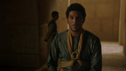 extant_GameOfThrones_4x06-TheLawsOfGodsAndMen_2490