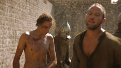 extant_GameOfThrones_4x07-Mockingbird_0443