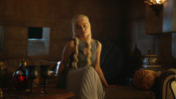 extant_GameOfThrones_4x07-Mockingbird_2415