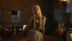 extant_GameOfThrones_4x07-Mockingbird_2417