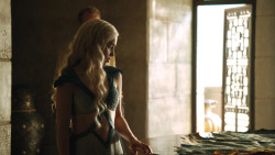 extant_GameOfThrones_4x07-Mockingbird_3379