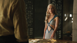 extant_GameOfThrones_4x07-Mockingbird_3422