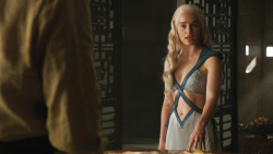 extant_GameOfThrones_4x07-Mockingbird_3455
