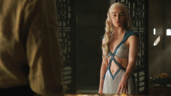 extant_GameOfThrones_4x07-Mockingbird_3463