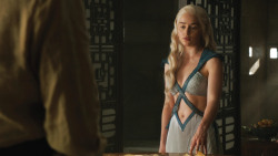 extant_GameOfThrones_4x07-Mockingbird_3471