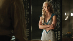 extant_GameOfThrones_4x07-Mockingbird_3511