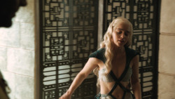 extant_GameOfThrones_4x07-Mockingbird_3554