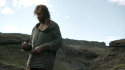 extant_GameOfThrones_4x07-Mockingbird_3860